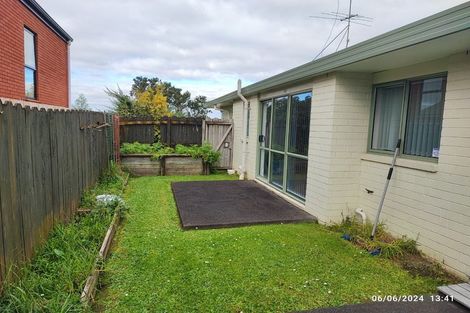 Photo of property in 2/28 Carnoustie Drive, Wattle Downs, Auckland, 2103