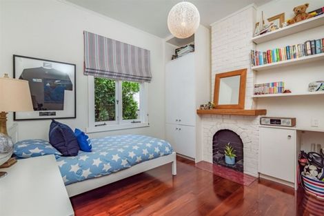 Photo of property in 15 Le Roy Terrace, Birkenhead, Auckland, 0626