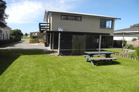 Photo of property in 12 Timaru Road, Waimate, 7924
