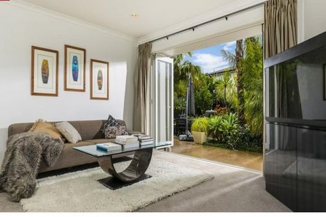 Photo of property in 2 Oscar Road, Greenhithe, Auckland, 0632