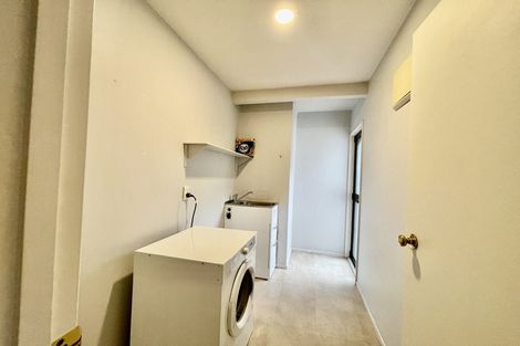 Photo of property in 3/252 East Coast Road, Forrest Hill, Auckland, 0620