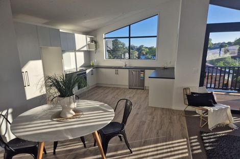 Photo of property in 4/3 Huia Avenue, Forest Lake, Hamilton, 3200