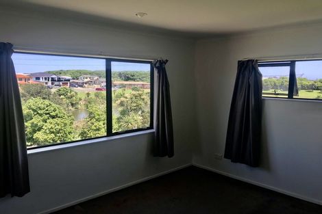 Photo of property in 51 De Havilland Drive, Goodwood Heights, Auckland, 2105