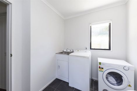 Photo of property in 20 La Lena Grove, Fitzherbert, Palmerston North, 4410