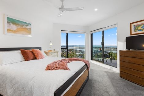 Photo of property in 2/60 Moncks Spur Road, Redcliffs, Christchurch, 8081