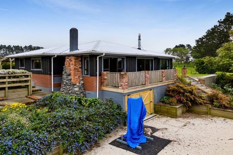 Photo of property in 8 Clearview Road, Lepperton, New Plymouth, 4373