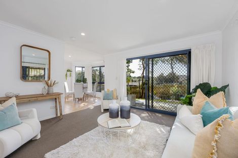 Photo of property in 4 Parkwood Crescent, Gulf Harbour, Whangaparaoa, 0930