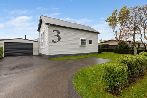 Photo of property in 3 Hawea Street, Merrilands, New Plymouth, 4312