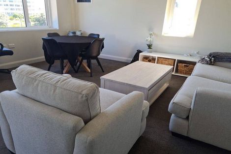 Photo of property in Fountain Court, 4/48 Oriental Parade, Oriental Bay, Wellington, 6011