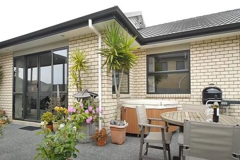 Photo of property in 10 Bonny Crescent, Massey, Auckland, 0614