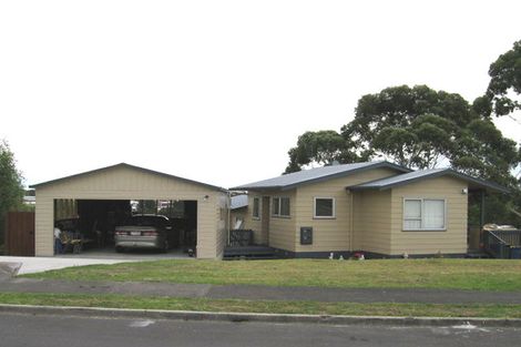 Photo of property in 17 Flaunty Place, West Harbour, Auckland, 0618