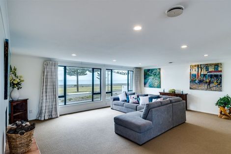 Photo of property in 633 Marine Parade, Napier South, Napier, 4110