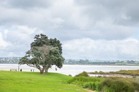 Photo of property in 87-89 Beresford Street, Bayswater, Auckland, 0622