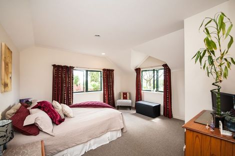 Photo of property in 7 The Oaks, Awapuni, Palmerston North, 4412