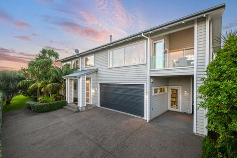 Photo of property in 1/11 Pullum Street, Birkenhead, Auckland, 0626