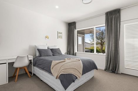 Photo of property in 21 Busby Hill, Havelock North, 4130