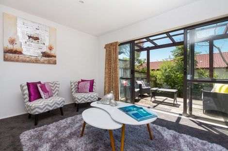 Photo of property in 9/44 Fields Parade, Oteha, Auckland, 0632