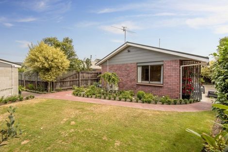 Photo of property in 2/31 Kirsten Place, Parklands, Christchurch, 8083
