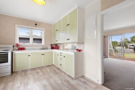 Photo of property in 14 Taikata Road, Te Atatu Peninsula, Auckland, 0610