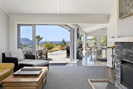 Photo of property in 146 Highland Drive, Acacia Bay, Taupo, 3385