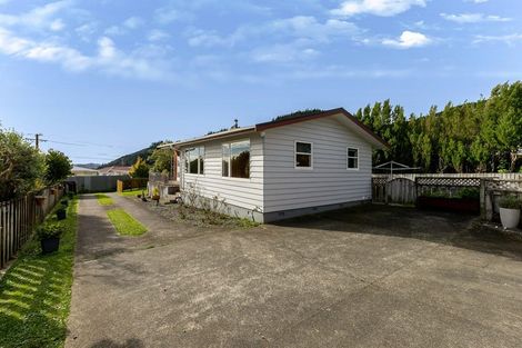 Photo of property in 102 Ruapehu Street, Paraparaumu, 5032