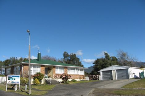 Photo of property in 11 Te Wharekaihua Grove, Turangi, 3334