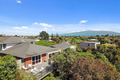 Photo of property in 2 Frimley Terrace, Waikanae Beach, Waikanae, 5036