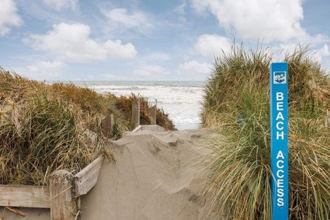 Photo of property in 19 Marine Parade South, Foxton Beach, Foxton, 4815