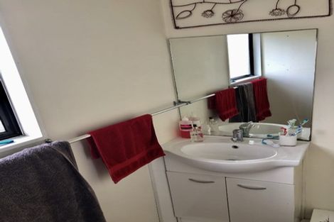 Photo of property in 1/6 Peterhouse Place, West Harbour, Auckland, 0618