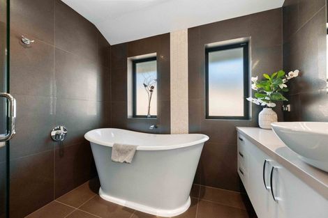 Photo of property in 50 Forest Heights, Wanaka, 9305