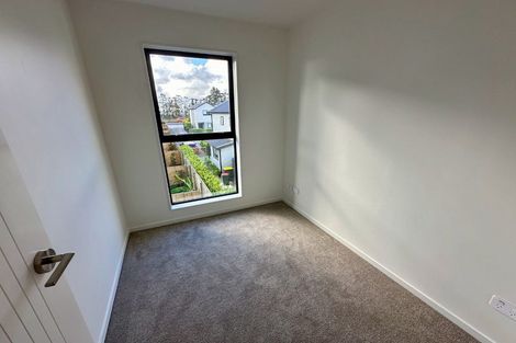 Photo of property in 3/105 Hobsonville Road, West Harbour, Auckland, 0618