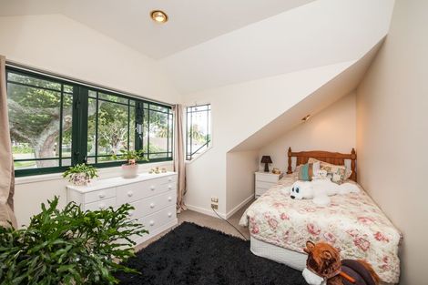 Photo of property in 7 The Oaks, Awapuni, Palmerston North, 4412