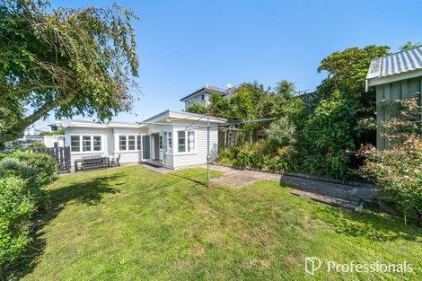 Photo of property in 6 Te Whiti Grove, Korokoro, Lower Hutt, 5012