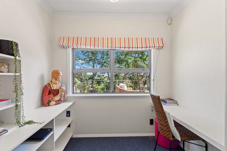 Photo of property in 48 Tiromoana Road, Raumati South, Paraparaumu, 5032