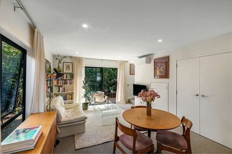 Photo of property in 1/8 Valron Road, Te Atatu South, Auckland, 0602