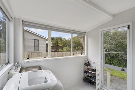 Photo of property in 1/13 Wykeham Place, Glenfield, Auckland, 0629