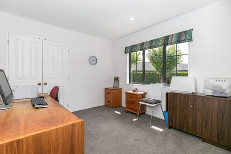 Photo of property in 14 Limousin Place, Grandview Heights, Hamilton, 3200