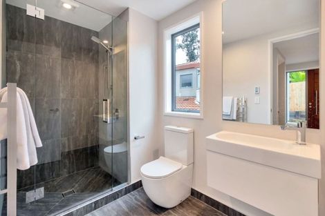 Photo of property in 1a Lyons Avenue, Murrays Bay, Auckland, 0630