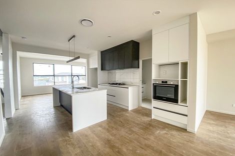 Photo of property in 15 Sunnyheights Road, Orewa, 0931