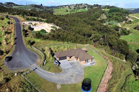 Photo of property in 136 Stratford Drive, Cable Bay, 0420
