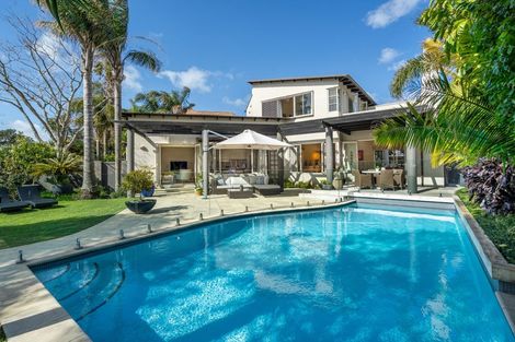 Photo of property in 1/2 Clifton Road, Hauraki, Auckland, 0622