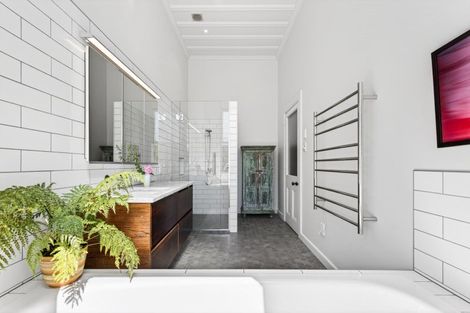 Photo of property in 27 Neeve Road, Taradale, Napier, 4112