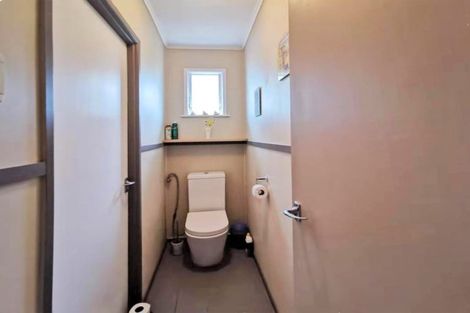 Photo of property in 23 La Trobe Street, Pakuranga Heights, Auckland, 2010