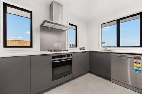 Photo of property in 57 Atlantic Drive, Fitzherbert, Palmerston North, 4410