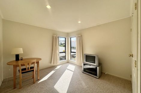 Photo of property in 5 Birkinshaw Grove, Riverstone Terraces, Upper Hutt, 5018