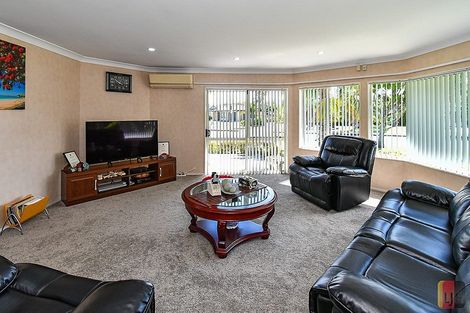 Photo of property in 1 Gairloch Place, Wattle Downs, Auckland, 2103