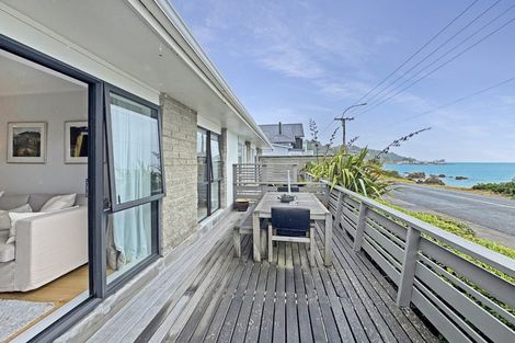 Photo of property in 123 Marine Parade, Seatoun, Wellington, 6022