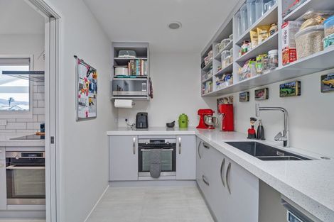 Photo of property in 15 Whitby Avenue, Whitianga, 3510