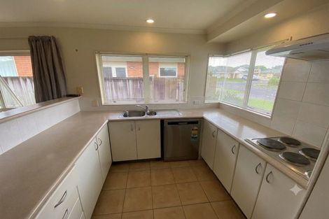 Photo of property in 1 Glanworth Place, Dannemora, Auckland, 2016