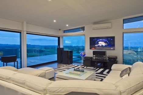 Photo of property in 77 Rangiuru Drive, Parua Bay, Onerahi, 0192